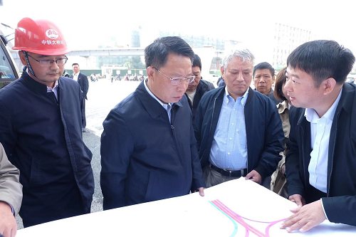 南昌市委副書(shū)記、市長(cháng)劉建洋視察洪都大道快速化改造工程
