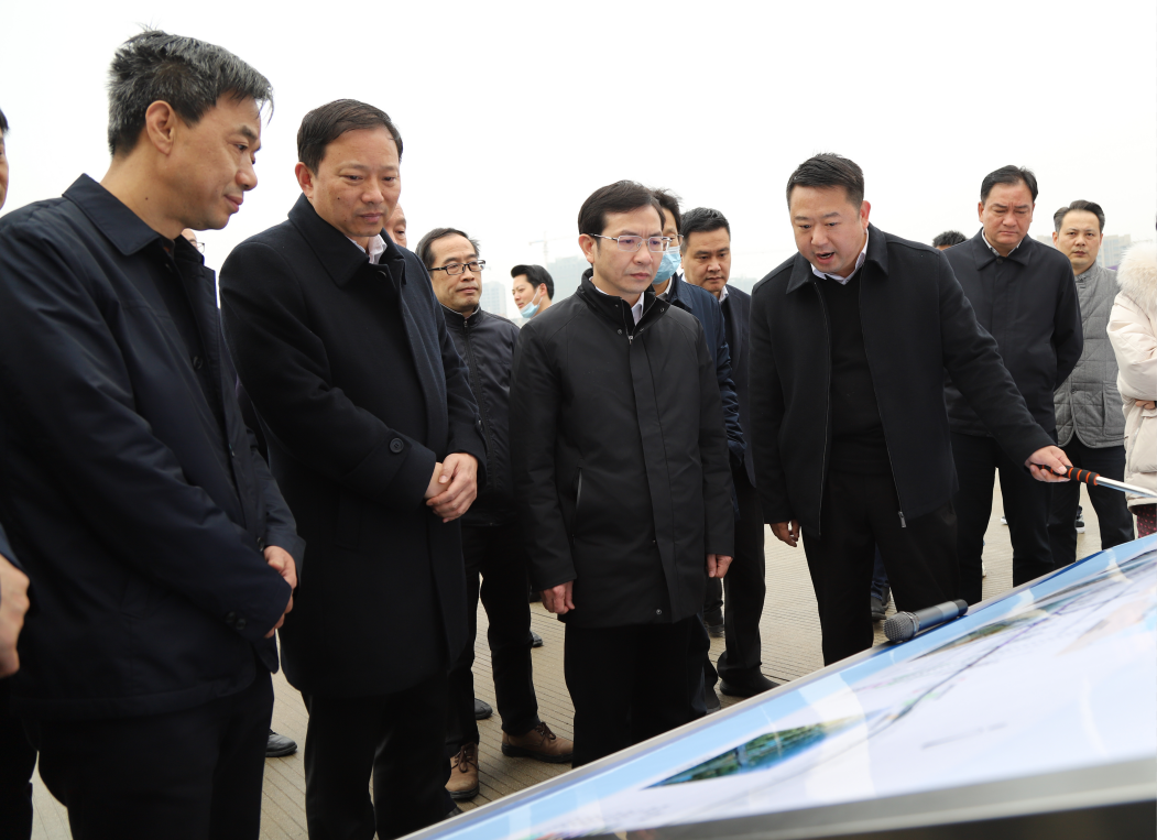 市委副書(shū)記、市長(cháng)黃喜忠一行視察九洲高架東延工程