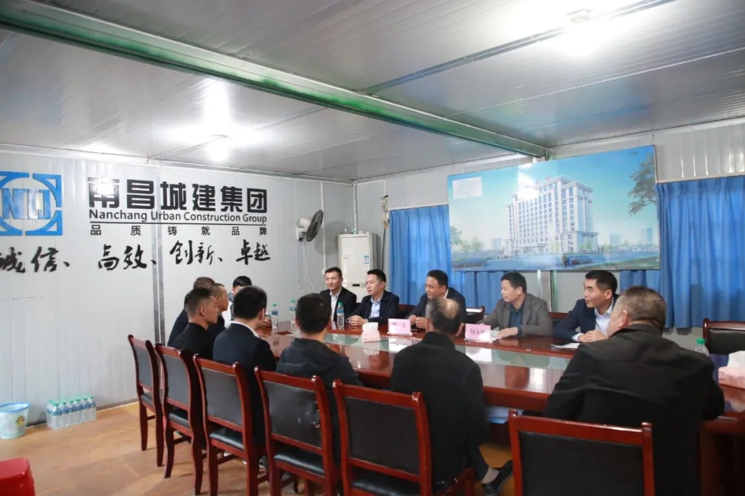 南昌城投集團人武部開(kāi)展傳承軍人精神，做集團建設發(fā)展的“排頭兵”座談會(huì )