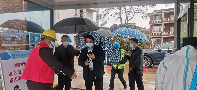 集團公司黨委委員、副總經(jīng)理羅輝赴西二環(huán)高速項目檢查疫情防控及項目推進(jìn)工作